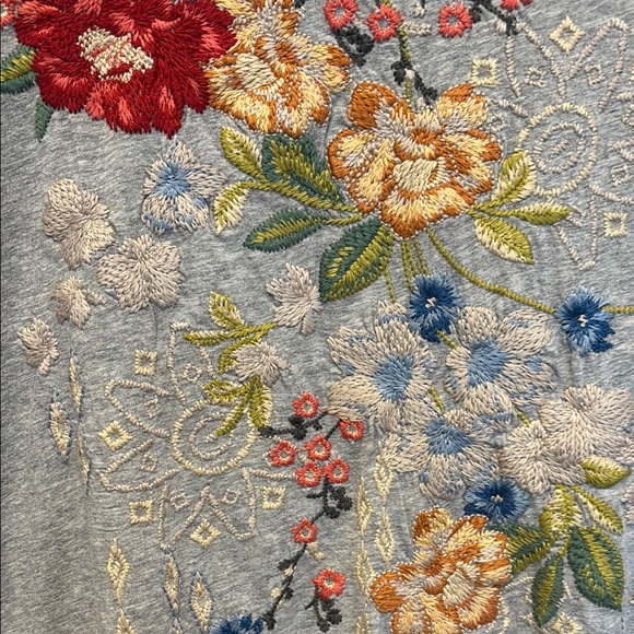 Johnny Was Gray Red Embellished Boxy Short Sleeve Tee - Large - Picture 3 of 5